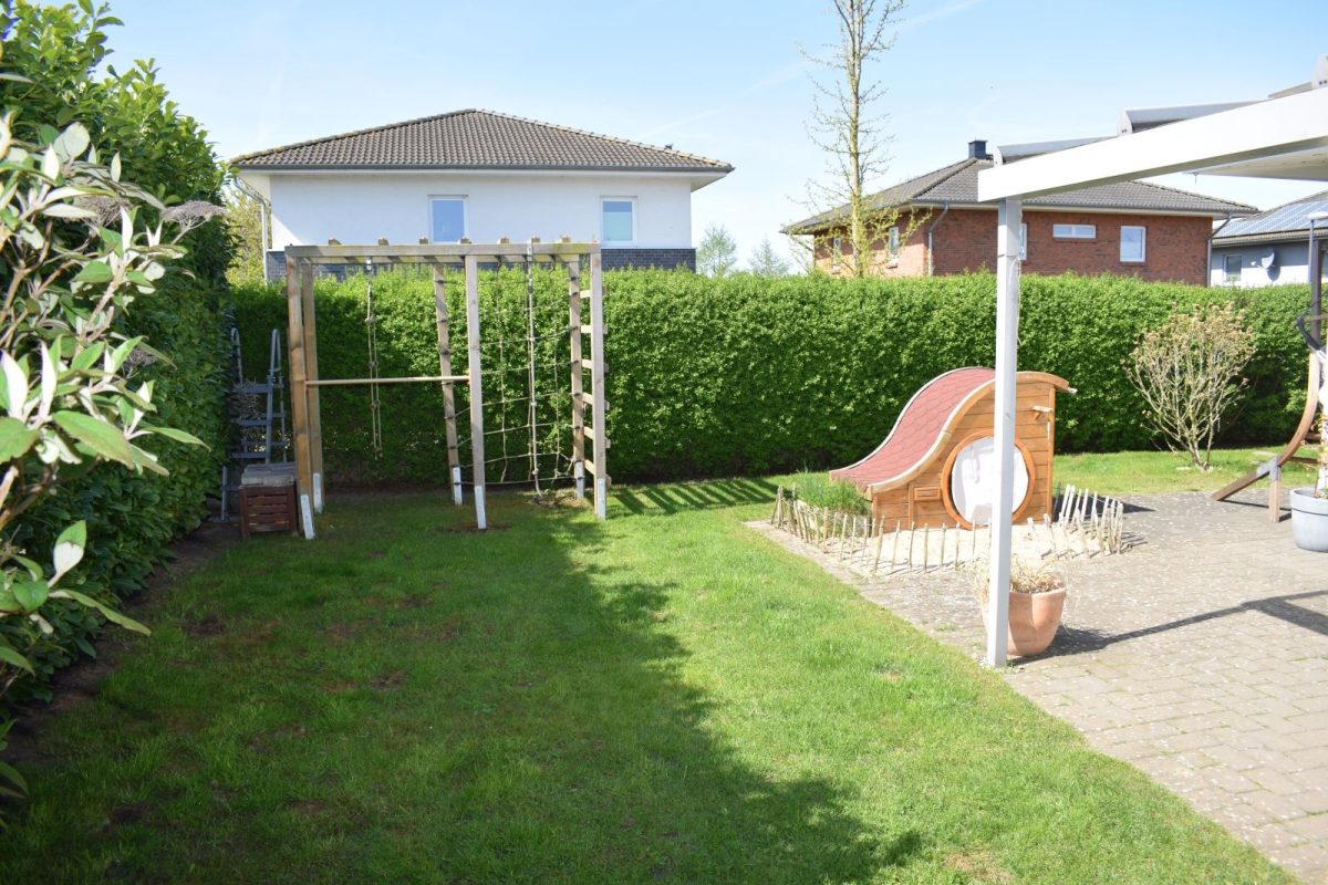 Immobilienangebot - Kiel / Neumeimersdorf - Alle - - Für Jung und Alt -
Moderner Walmdachbungalow im exzellenten Zustand