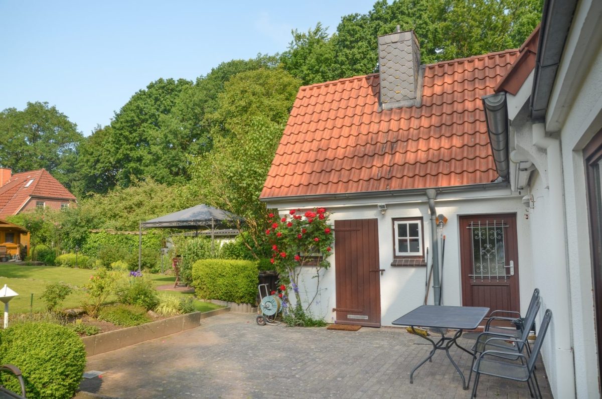Immobilienangebot - Schwentinental-Raisdorf - Alle - Charmantes Einfamilienhaus am idyllischen Rosensee – ein Refugium im Grünen