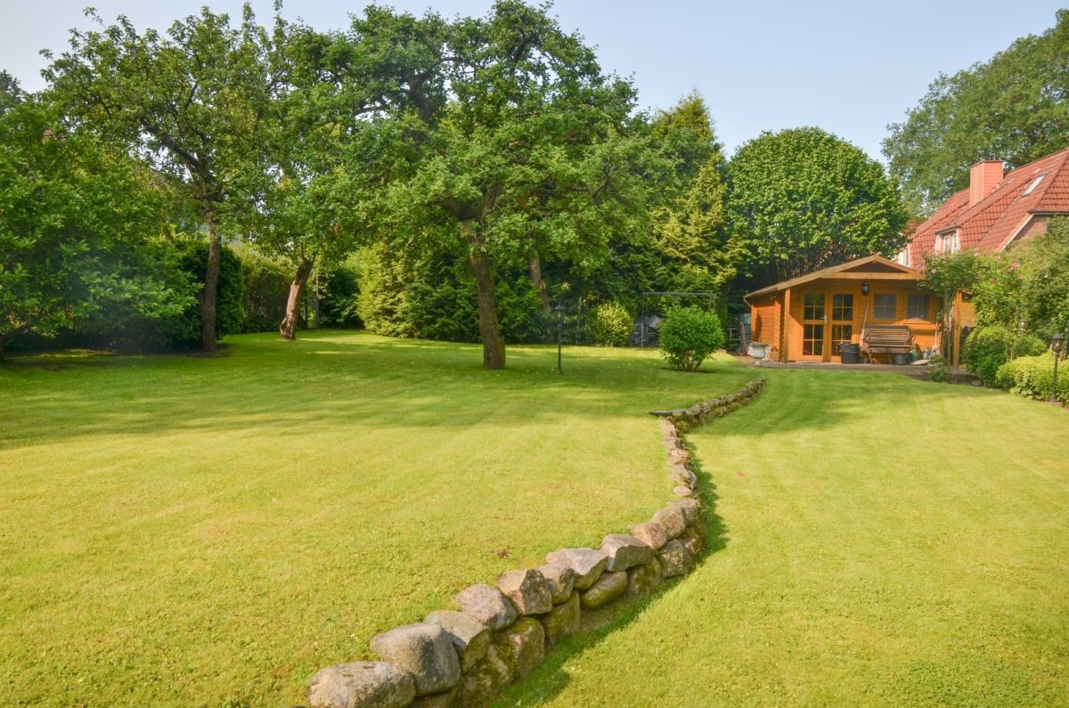 Immobilienangebot - Schwentinental-Raisdorf - Alle - Charmantes Einfamilienhaus am idyllischen Rosensee – ein Refugium im Grünen