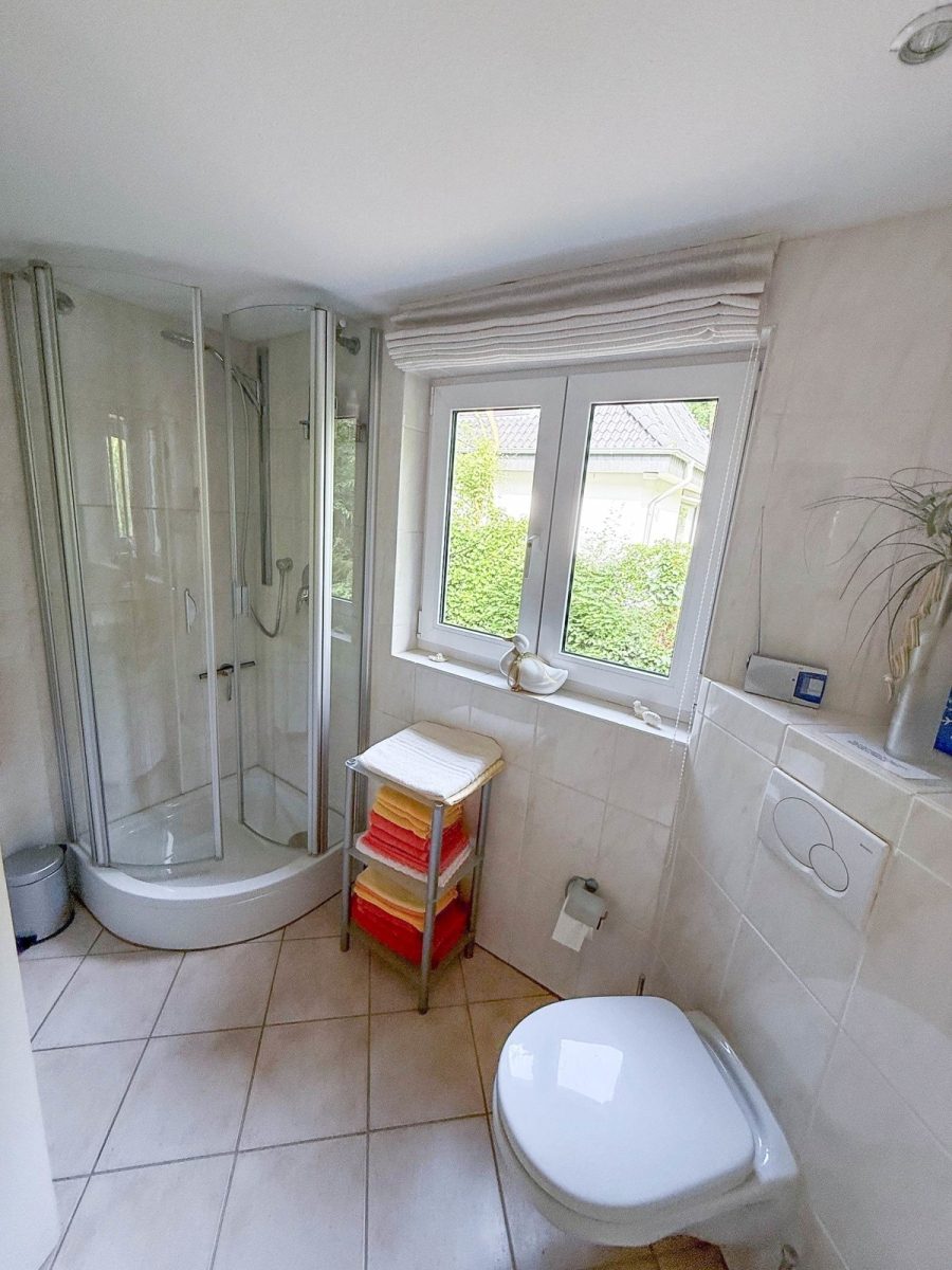 Immobilienangebot - Schwentinental-Raisdorf - Alle - Charmantes Einfamilienhaus am idyllischen Rosensee – ein Refugium im Grünen