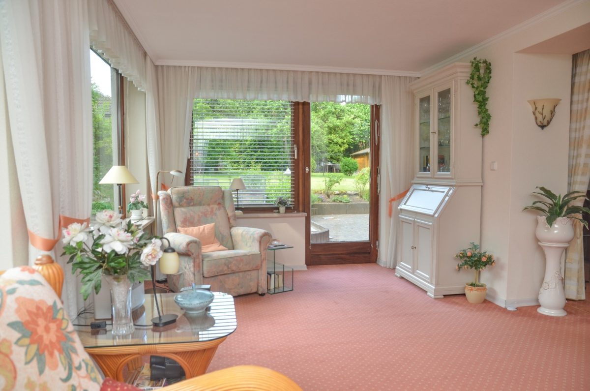 Immobilienangebot - Schwentinental-Raisdorf - Alle - Charmantes Einfamilienhaus am idyllischen Rosensee – ein Refugium im Grünen