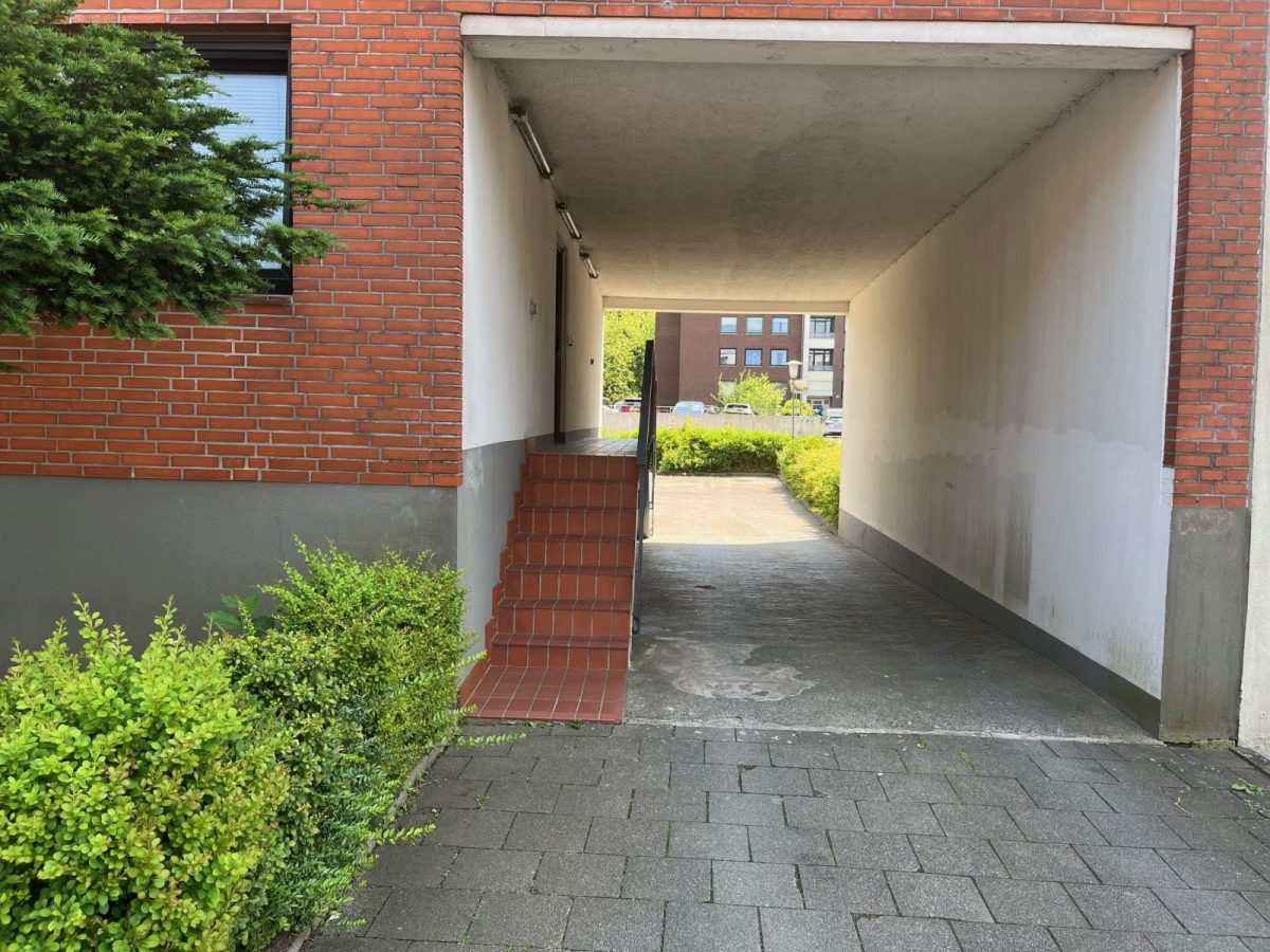 Immobilienangebot - Kiel / Hassee - Alle - Helle 3-Zimmer-ETW mit sonnigem Balkon, Aufzug und PKW-Stellplatz in Kiel-Hassee