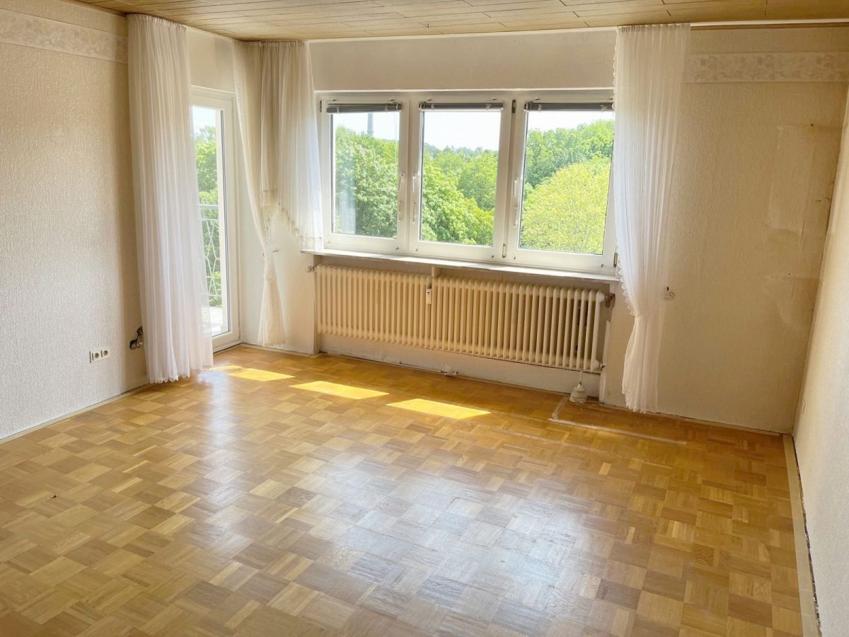 Immobilienangebot - Kiel / Hassee - Alle - Helle 3-Zimmer-ETW mit sonnigem Balkon, Aufzug und PKW-Stellplatz in Kiel-Hassee