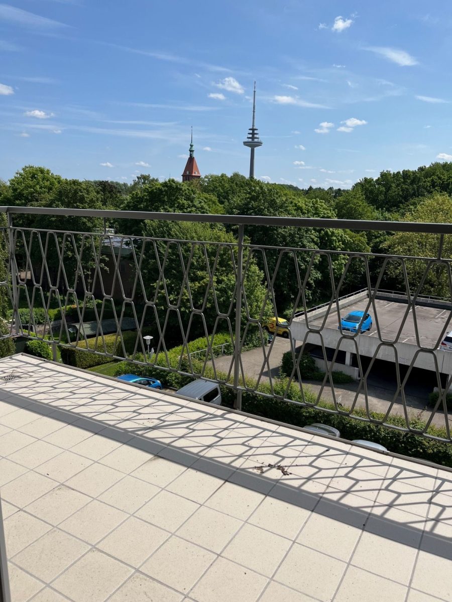 Immobilienangebot - Kiel / Hassee - Alle - Helle 3-Zimmer-ETW mit sonnigem Balkon, Aufzug und PKW-Stellplatz in Kiel-Hassee