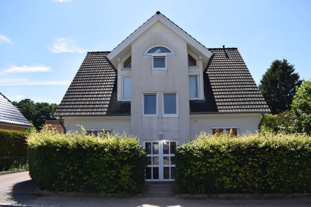 Immobilienangebot - Kiel / Elmschenhagen - Alle - Eine komplette Endetage nur für Sie! 
3-Zimmer-Dachgeschosswohnung in kleiner Wohneinheit