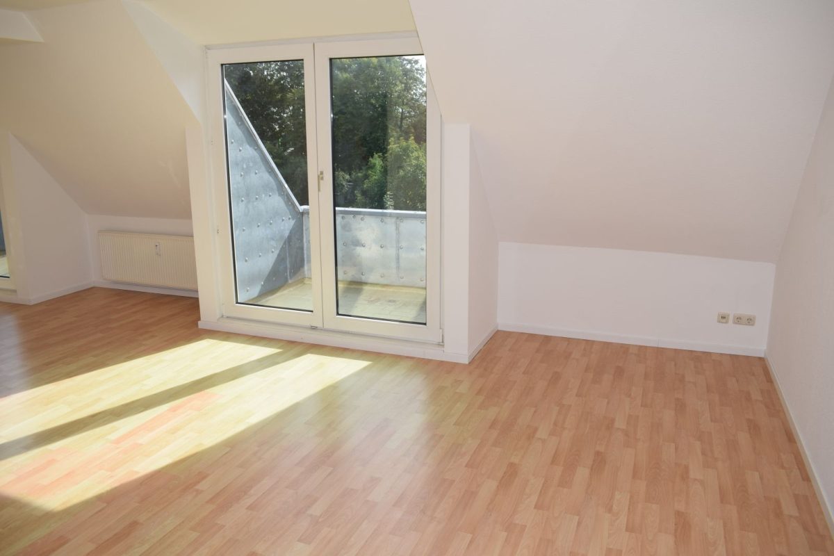 Immobilienangebot - Kiel / Elmschenhagen - Alle - Eine komplette Endetage nur für Sie! 
3-Zimmer-Dachgeschosswohnung in kleiner Wohneinheit