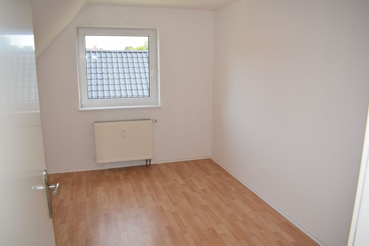 Immobilienangebot - Kiel / Elmschenhagen - Alle - Eine komplette Endetage nur für Sie! 
3-Zimmer-Dachgeschosswohnung in kleiner Wohneinheit