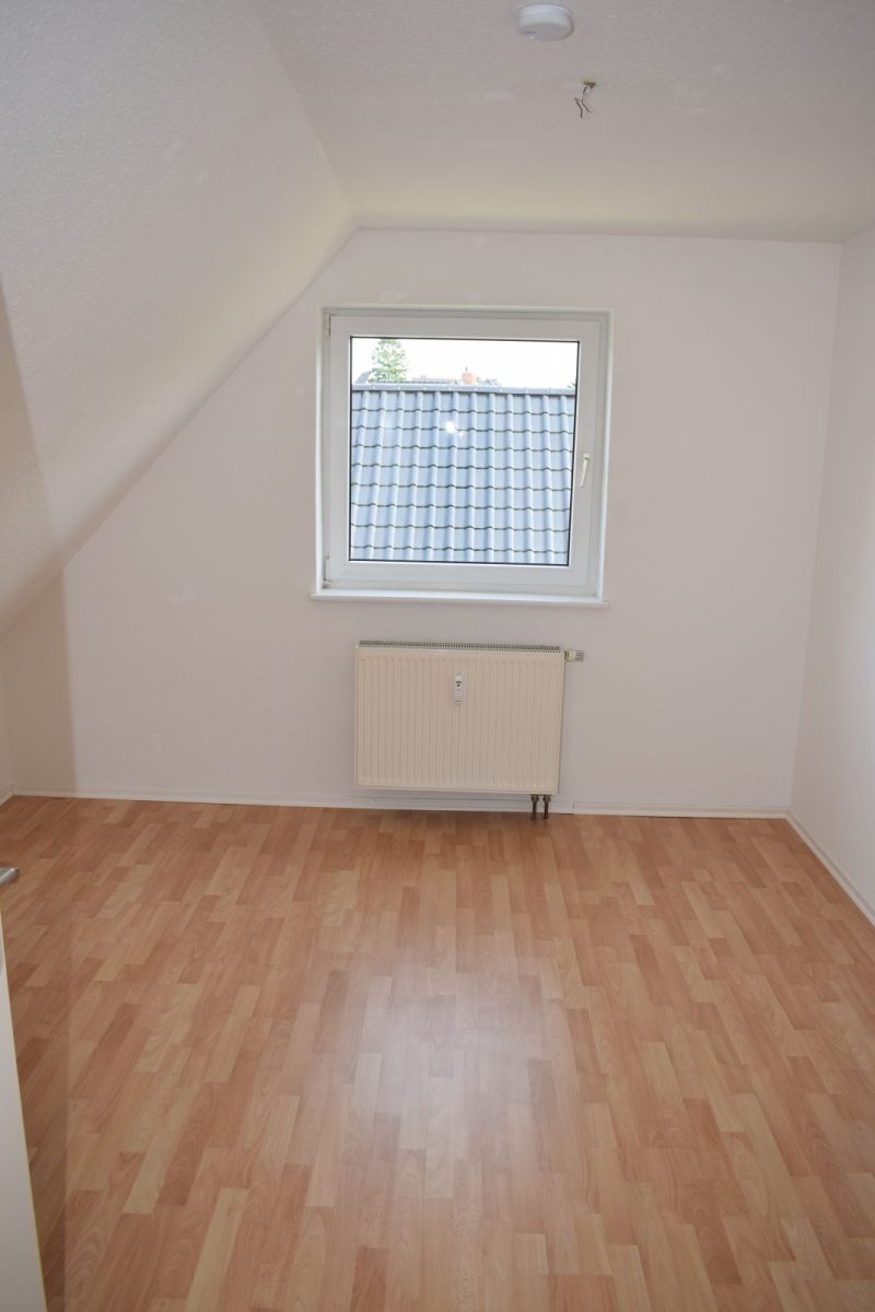 Immobilienangebot - Kiel / Elmschenhagen - Alle - Eine komplette Endetage nur für Sie! 
3-Zimmer-Dachgeschosswohnung in kleiner Wohneinheit