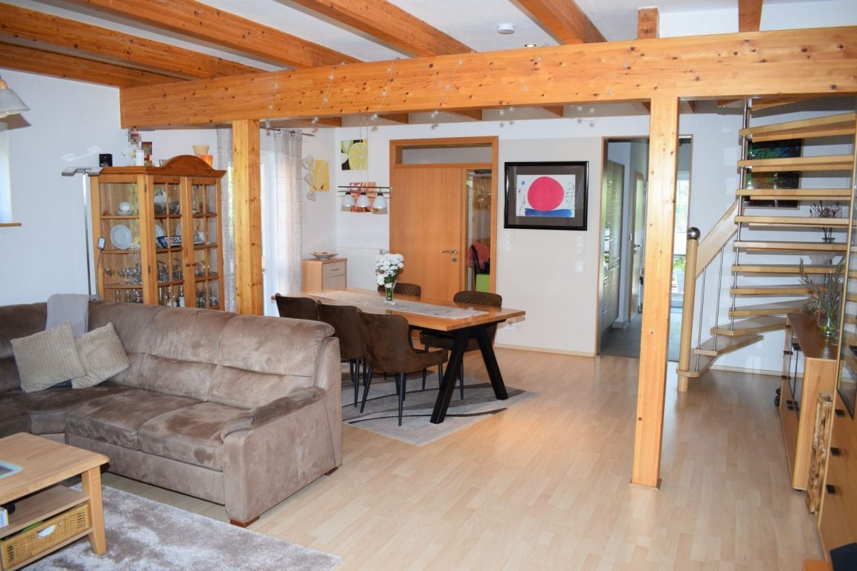 Immobilienangebot - Kiel / Neumeimersdorf - Alle - Nur noch einziehen und wohlfühlen.
Raumwunder in Neumeimersdorf im exzellenten Zustand