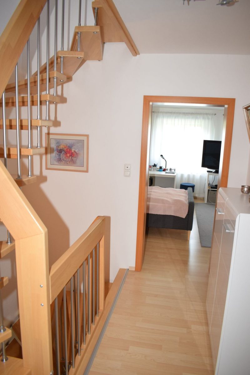 Immobilienangebot - Kiel / Neumeimersdorf - Alle - Nur noch einziehen und wohlfühlen.
Raumwunder in Neumeimersdorf im exzellenten Zustand