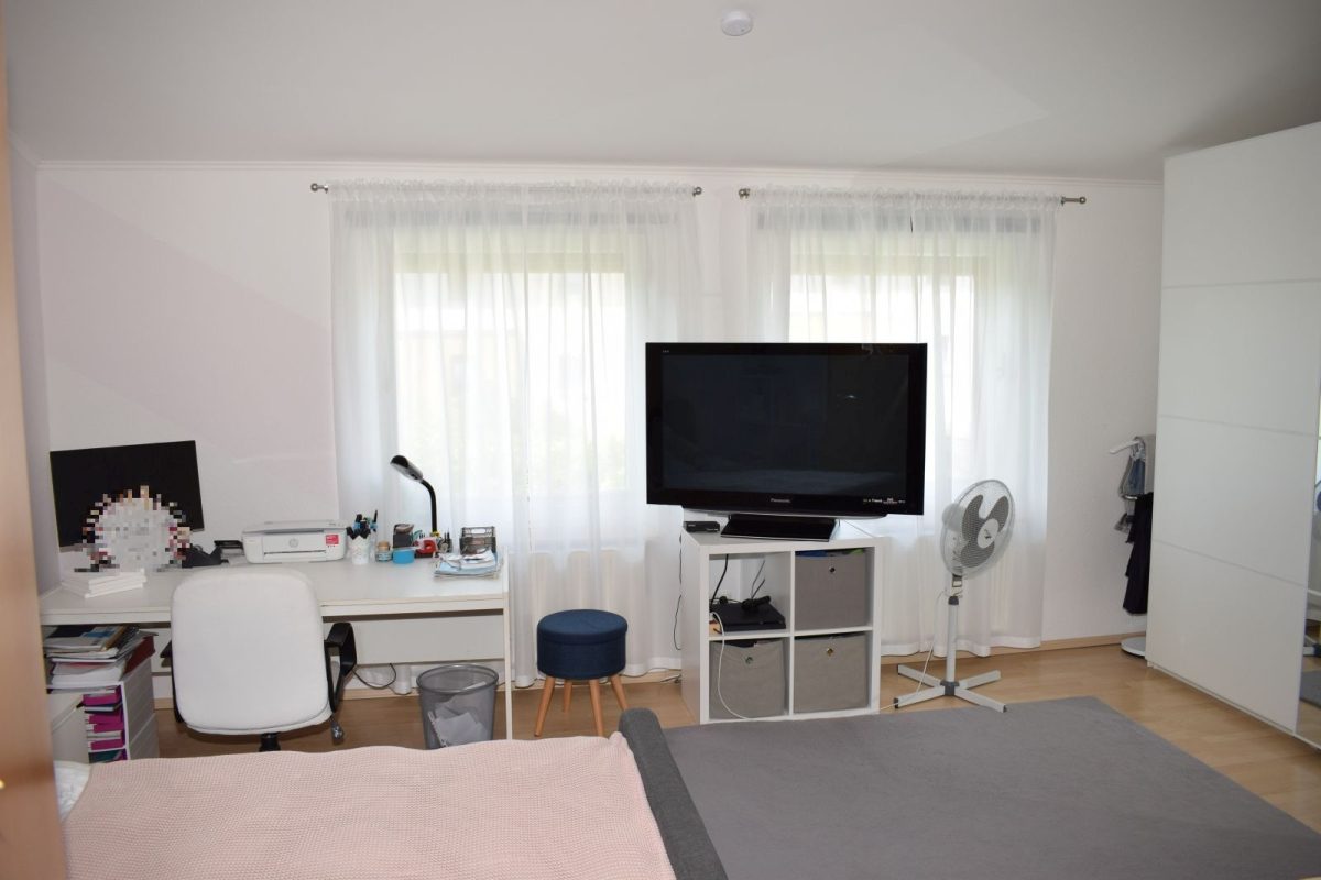 Immobilienangebot - Kiel / Neumeimersdorf - Alle - Nur noch einziehen und wohlfühlen.
Raumwunder in Neumeimersdorf im exzellenten Zustand
