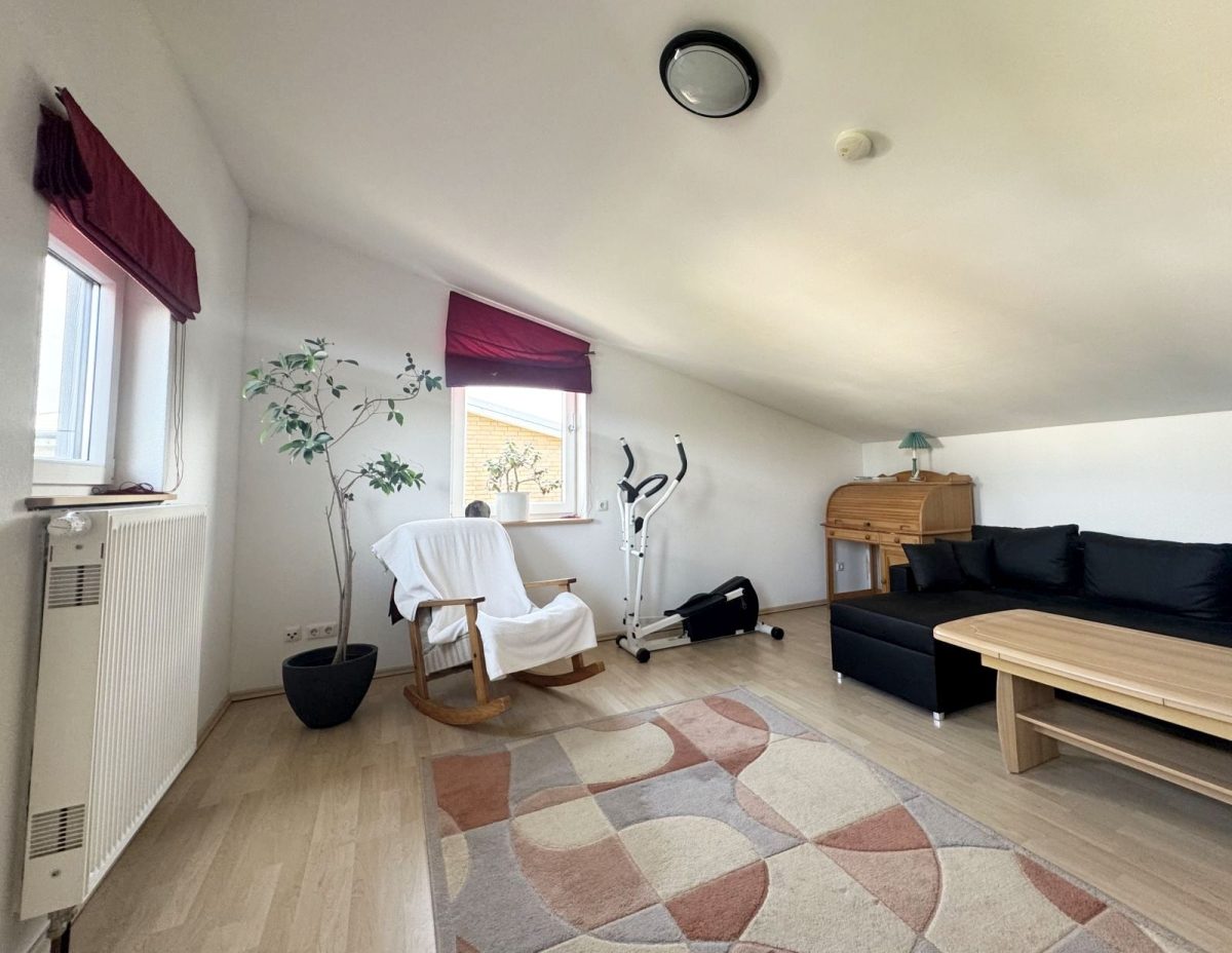 Immobilienangebot - Kiel / Neumeimersdorf - Alle - Nur noch einziehen und wohlfühlen.
Raumwunder in Neumeimersdorf im exzellenten Zustand