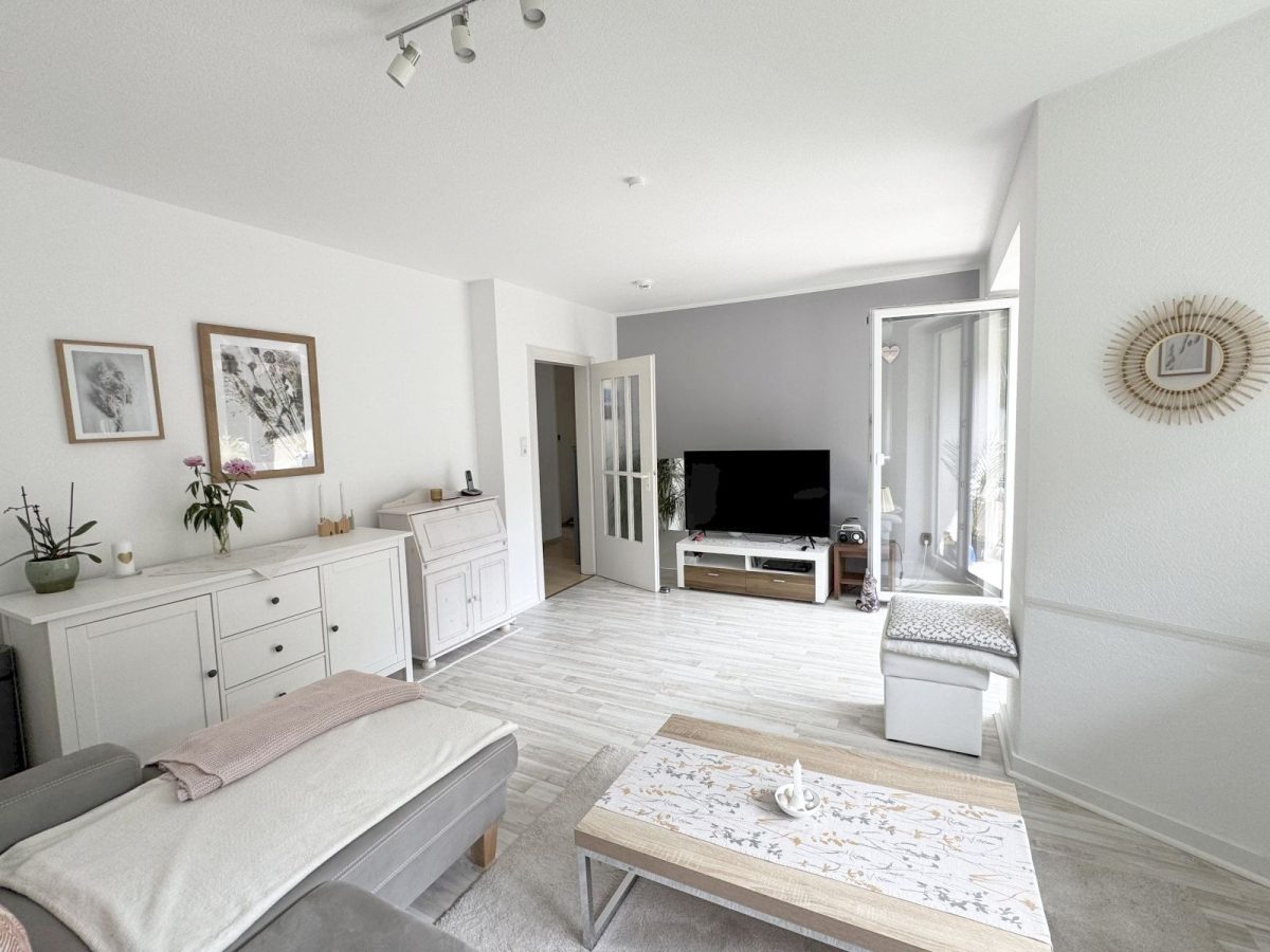 Immobilienangebot - Kiel / Holtenau - Alle - Wohlfühlen in Kiel-Holtenau – helle 3-Zimmer-Wohnung mit zwei Balkonen