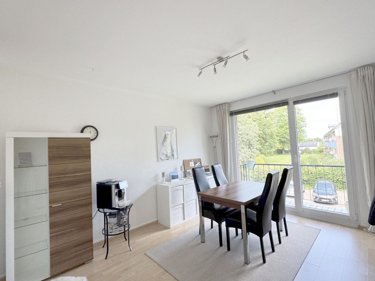 Immobilienangebot - Kiel / Holtenau - Alle - Wohlfühlen in Kiel-Holtenau – helle 3-Zimmer-Wohnung mit zwei Balkonen