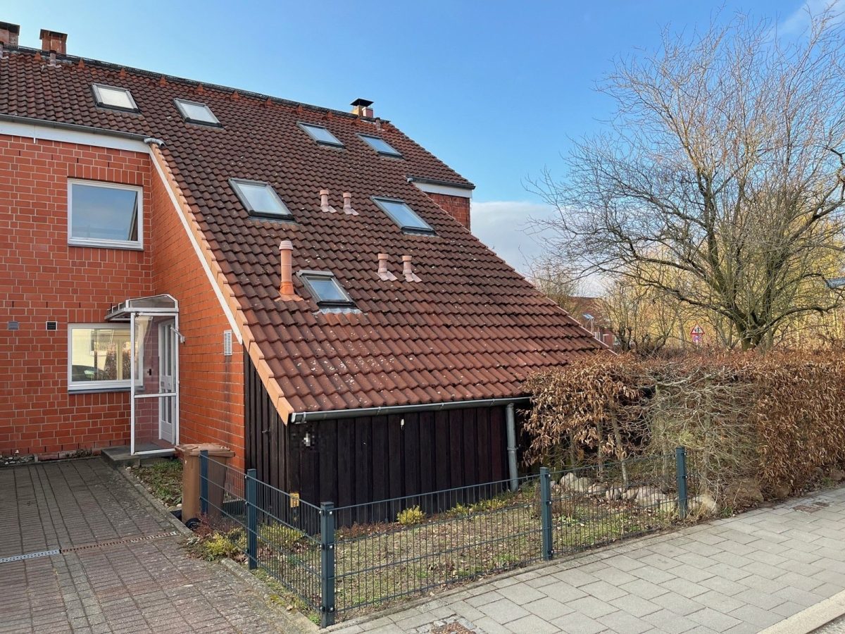Immobilienangebot - Kiel - Alle - Ideal für die Familie - individuelles Reihenhaus in ruhiger Lage von Russee