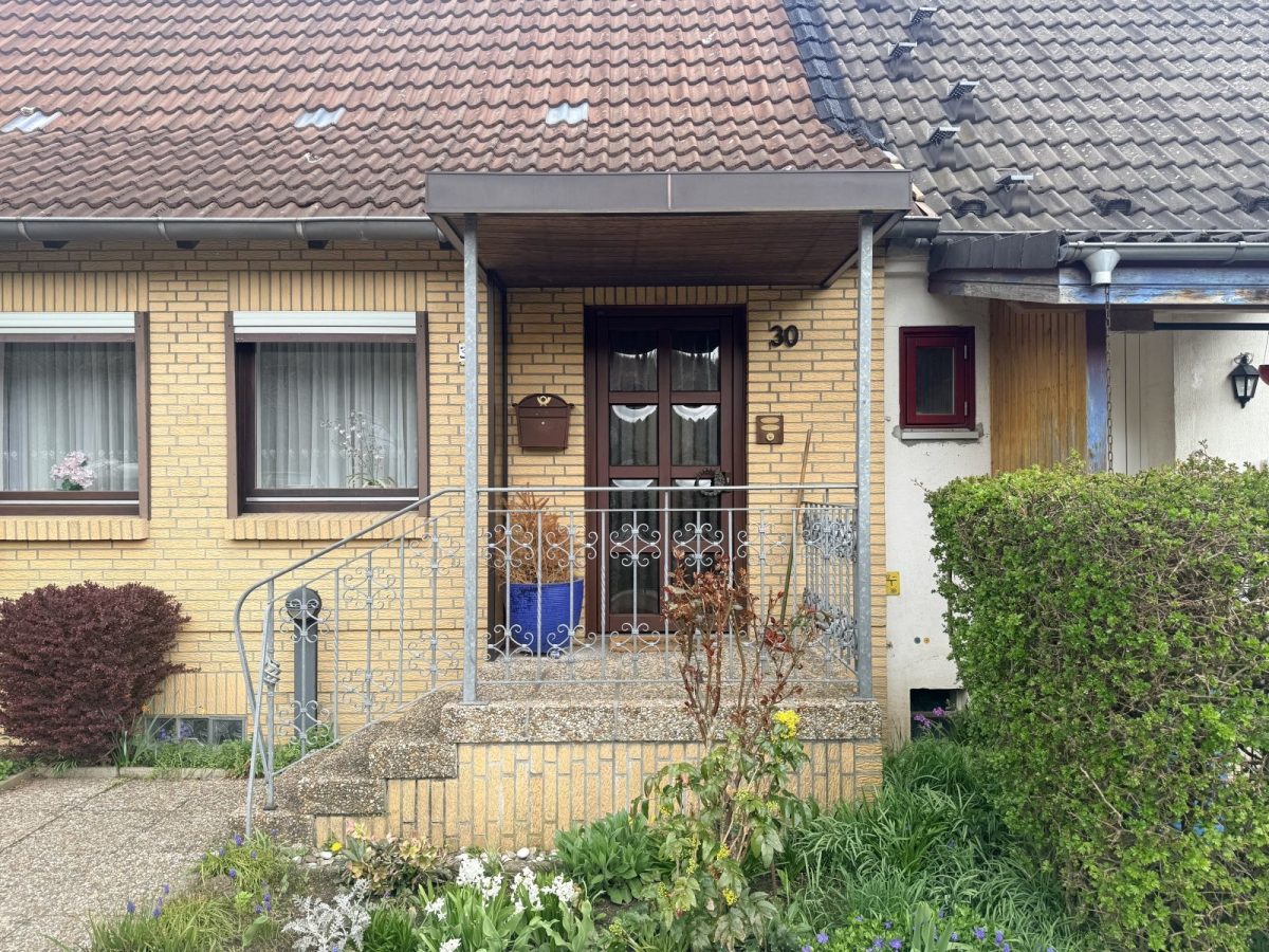 Immobilienangebot - Kiel / Hammer - Alle - Doppelhaushälfte mit Vollkeller und Garage in Kiel-Hammer