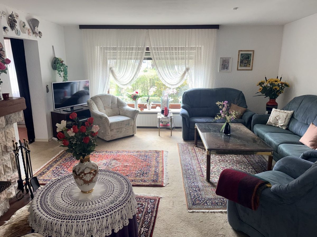 Immobilienangebot - Kiel / Hammer - Alle - Doppelhaushälfte mit Vollkeller und Garage in Kiel-Hammer