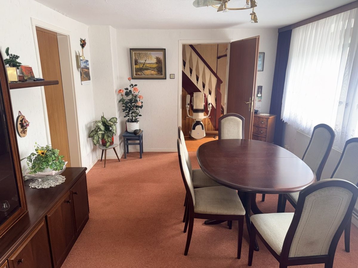 Immobilienangebot - Kiel / Hammer - Alle - Doppelhaushälfte mit Vollkeller und Garage in Kiel-Hammer