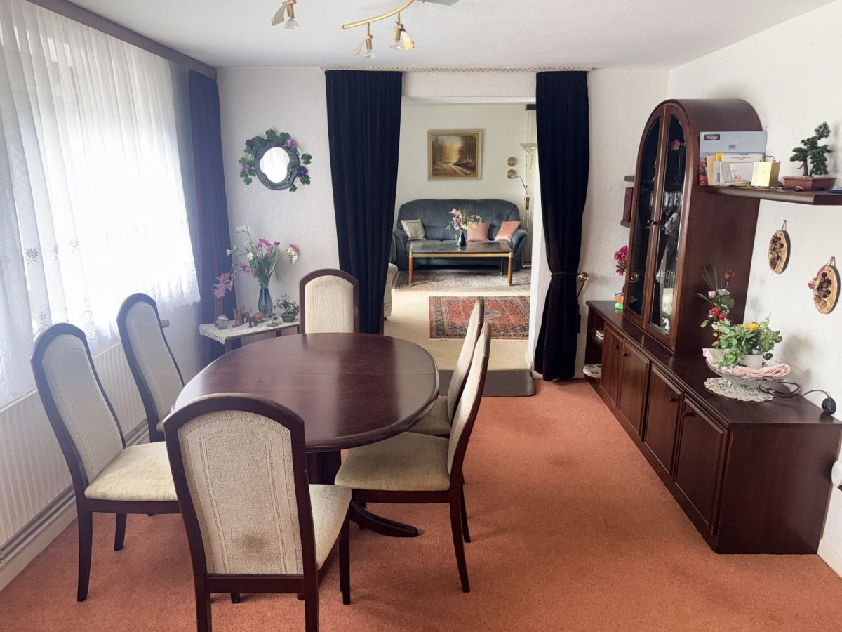 Immobilienangebot - Kiel / Hammer - Alle - Doppelhaushälfte mit Vollkeller und Garage in Kiel-Hammer