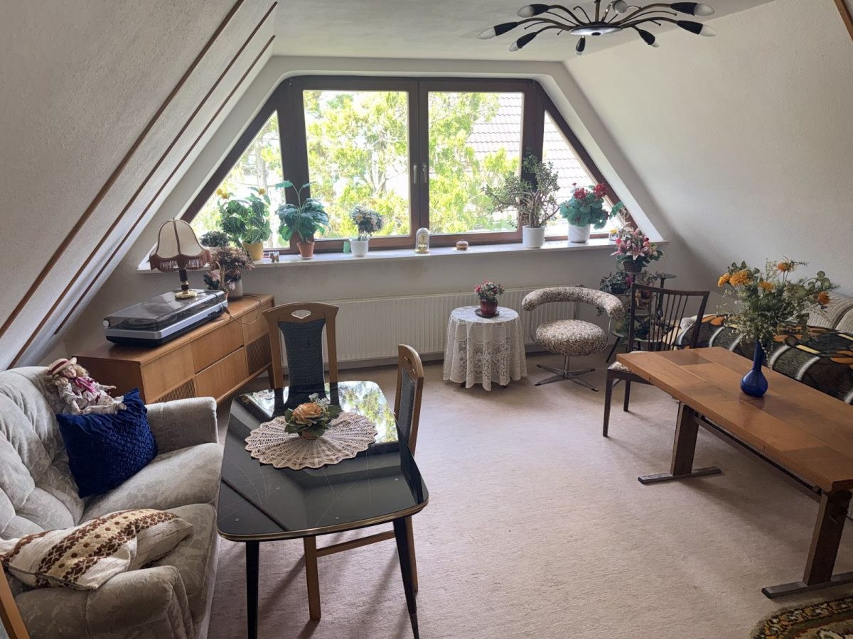 Immobilienangebot - Kiel / Hammer - Alle - Doppelhaushälfte mit Vollkeller und Garage in Kiel-Hammer