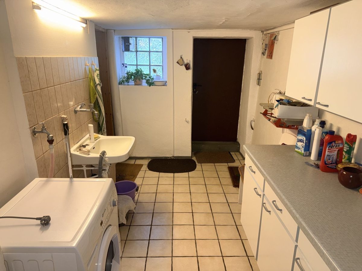 Immobilienangebot - Kiel / Hammer - Alle - Doppelhaushälfte mit Vollkeller und Garage in Kiel-Hammer
