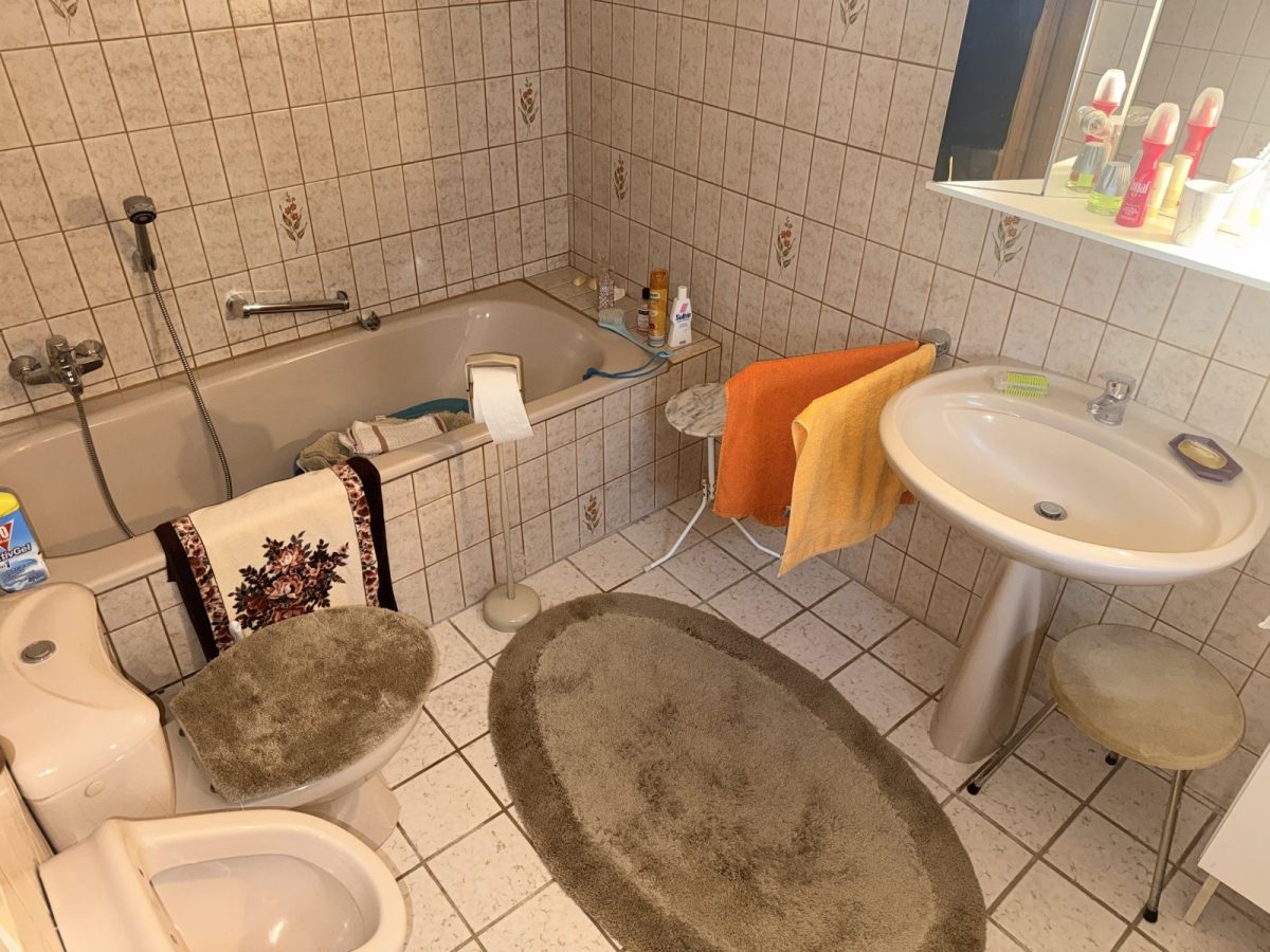 Immobilienangebot - Kiel / Hammer - Alle - Doppelhaushälfte mit Vollkeller und Garage in Kiel-Hammer
