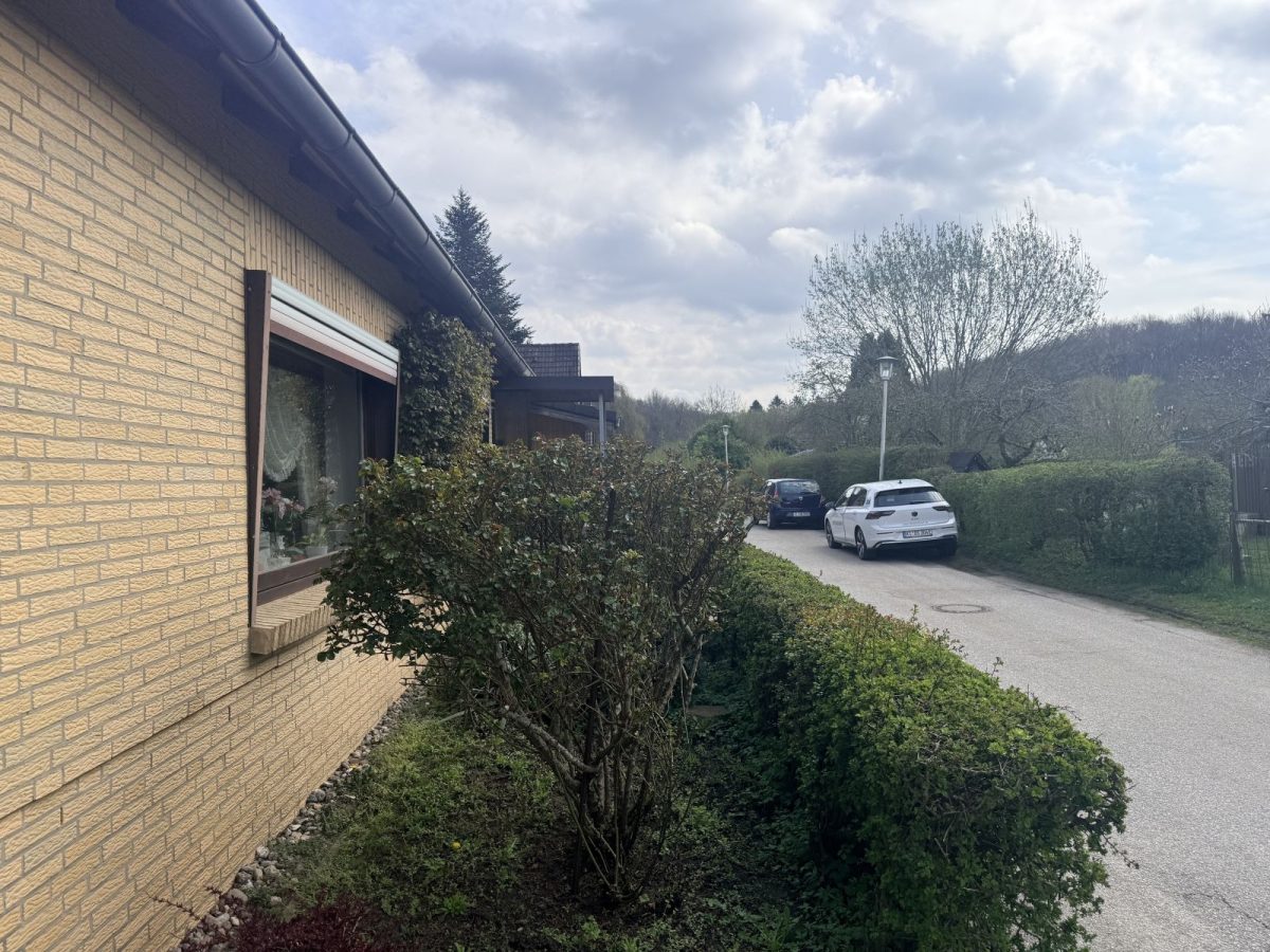 Immobilienangebot - Kiel / Hammer - Alle - Doppelhaushälfte mit Vollkeller und Garage in Kiel-Hammer