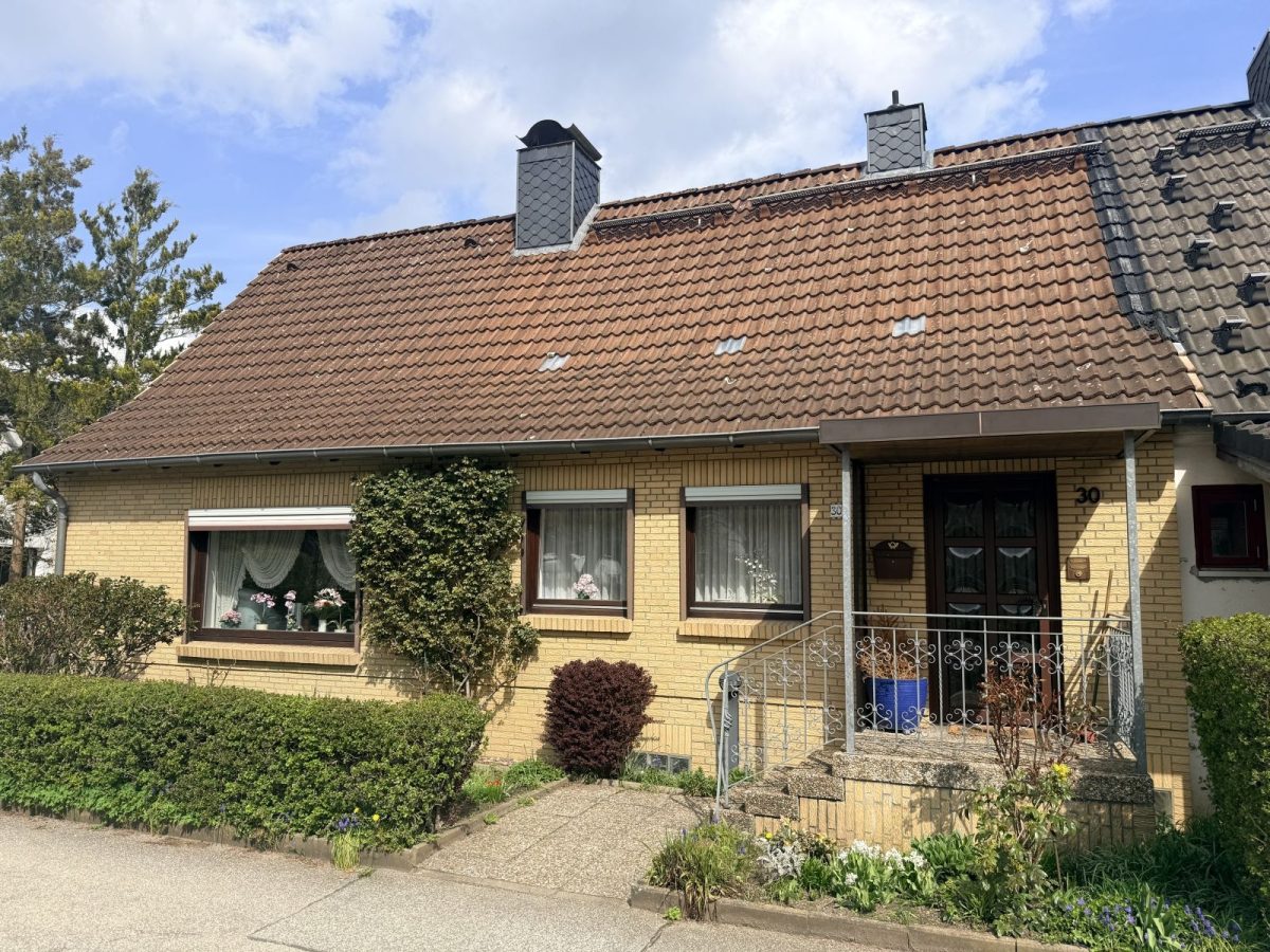 Immobilienangebot - Kiel / Hammer - Alle - Doppelhaushälfte mit Vollkeller und Garage in Kiel-Hammer