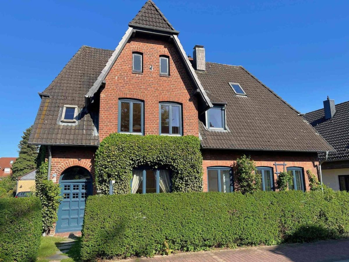 Immobilienangebot - Melsdorf - Alle - Stilvolles Ein-/Zweifamilienhaus mit liebevoll gepflegtem Garten in Melsdorf