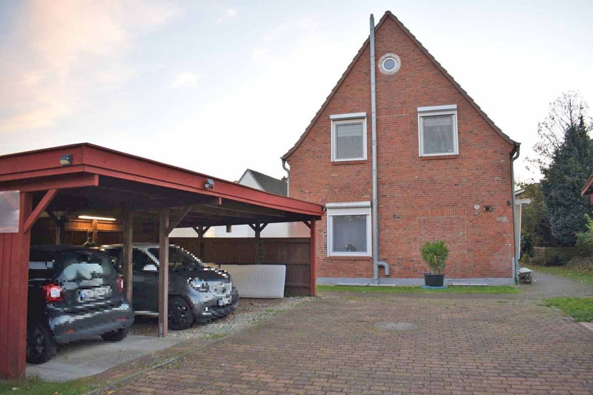 Immobilienangebot - Bordesholm - Alle - Gepflegte Maisonette-Eigentumswohnung  in Bordesholm mit Balkon und PKW-Stellplatz