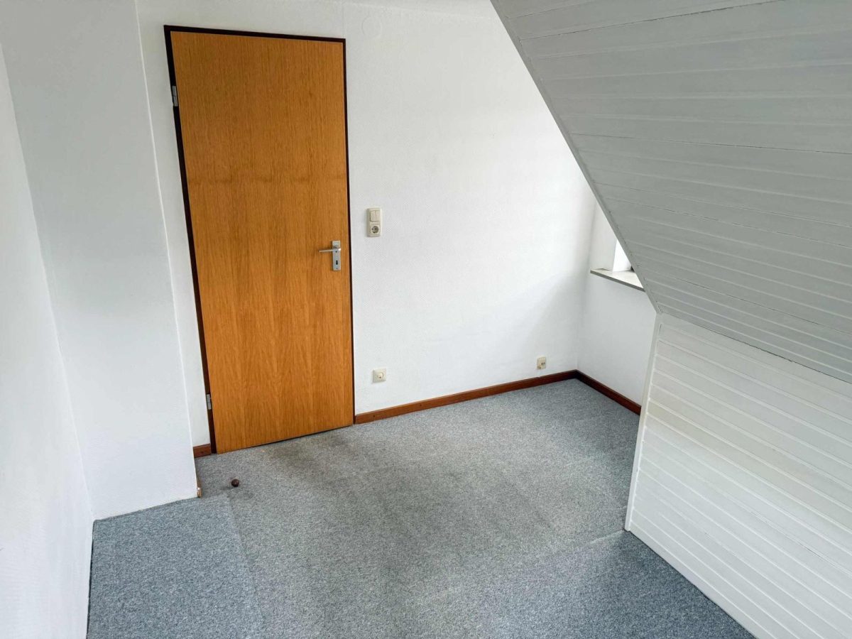 Immobilienangebot - Kronshagen - Alle - Doppelhaushälfte mit Vollkeller und Garage in Kronshagen