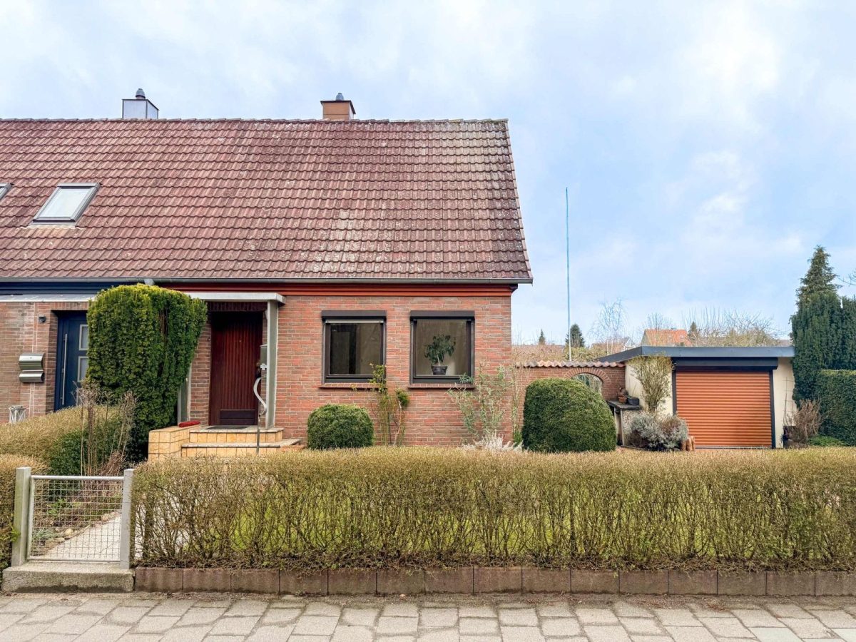 Immobilienangebot - Kronshagen - Alle - Doppelhaushälfte mit Vollkeller und Garage in Kronshagen
