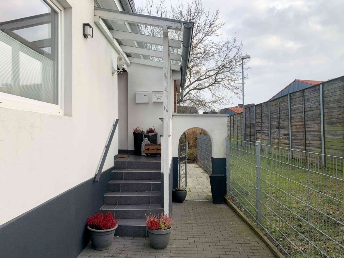 Immobilienangebot - Kronshagen - Alle - Stattlicher Altbau in zentraler Lage der Gemeinde Kronshagen