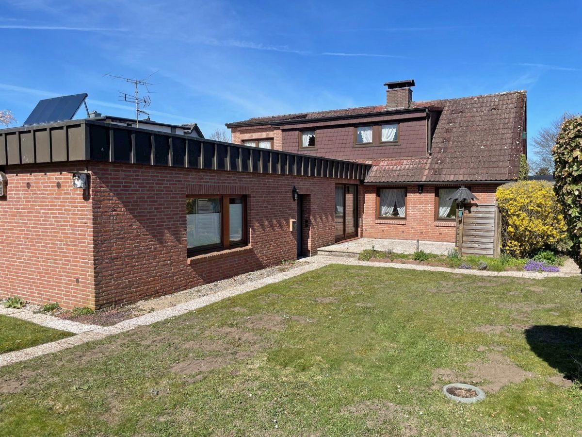 9140AL-01 Rückansicht Immobilienangebot - Kiel / Hammer - Alle - Ein Traum wird wahr - Großzügiges Eigenheim in Hammer