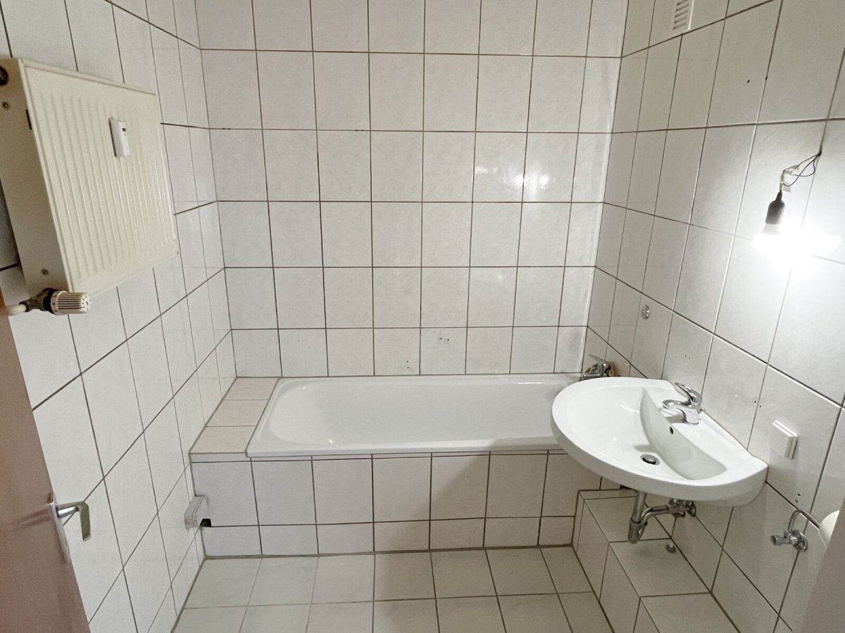 Immobilienangebot - Kiel / Mettenhof - Alle - Preiswerte 2-Zimmer-Wohnung mit neuer Küche in ruhiger Lage von Kiel-Mettenhof