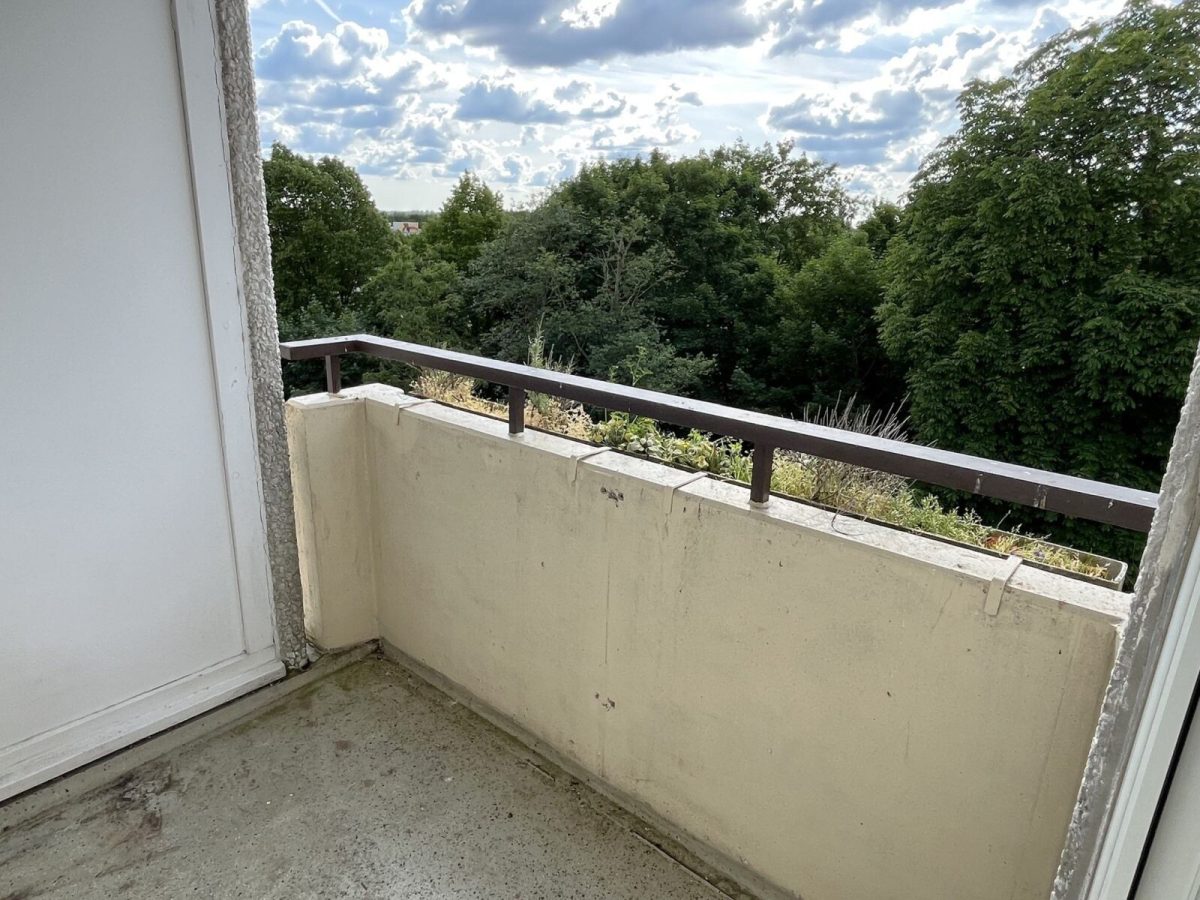Immobilienangebot - Kiel / Mettenhof - Alle - Preiswerte 2-Zimmer-Wohnung mit neuer Küche in ruhiger Lage von Kiel-Mettenhof