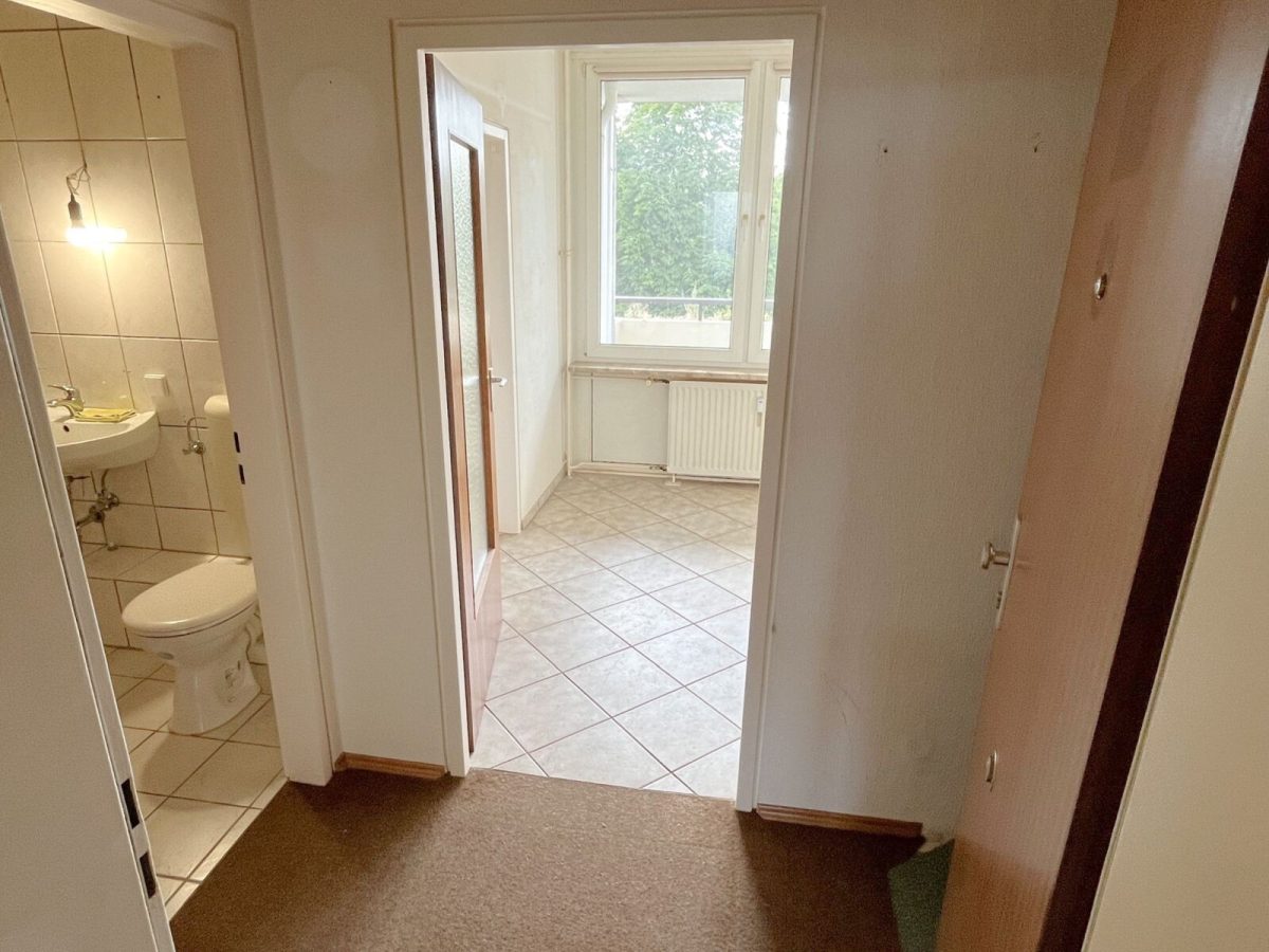 Immobilienangebot - Kiel / Mettenhof - Alle - Preiswerte 2-Zimmer-Wohnung mit neuer Küche in ruhiger Lage von Kiel-Mettenhof