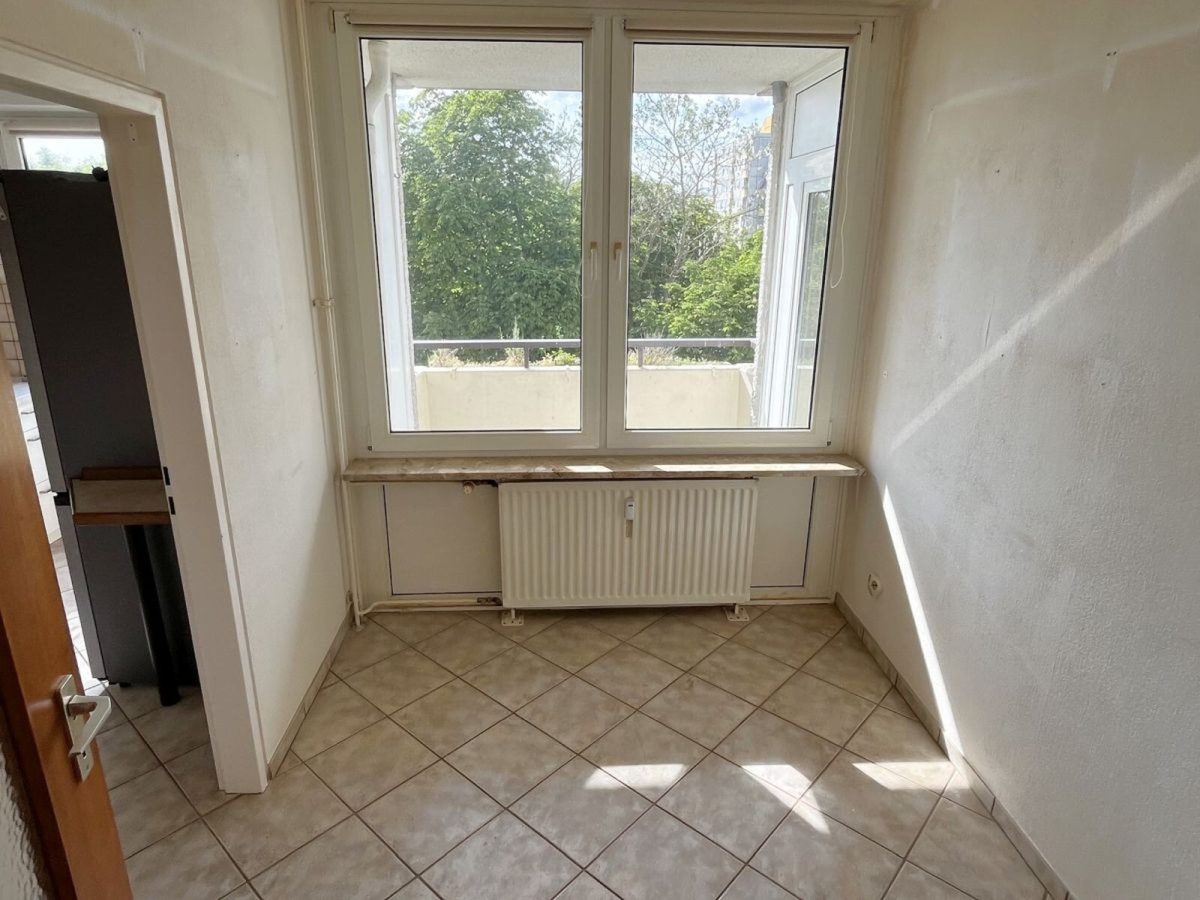 Immobilienangebot - Kiel / Mettenhof - Alle - Preiswerte 2-Zimmer-Wohnung mit neuer Küche in ruhiger Lage von Kiel-Mettenhof