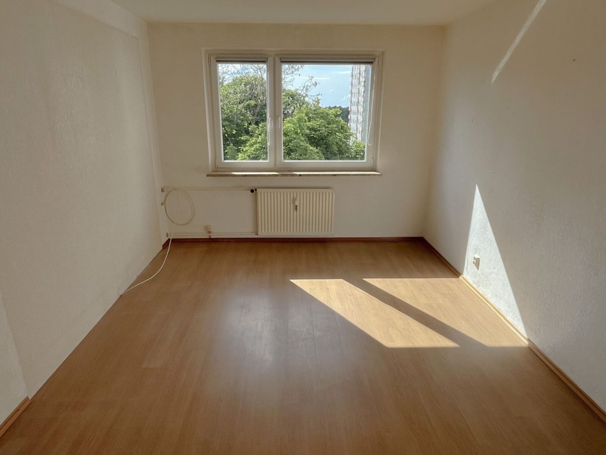 Immobilienangebot - Kiel / Mettenhof - Alle - Preiswerte 2-Zimmer-Wohnung mit neuer Küche in ruhiger Lage von Kiel-Mettenhof