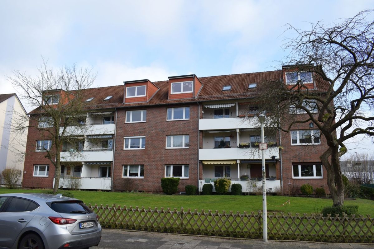 Immobilienangebot - Kiel - Alle - 4 x 3-Zimmer-Wohnungspaket mit 14 Garagen, 3 Stellplätzen und erheblichen Steigerungspotenzial