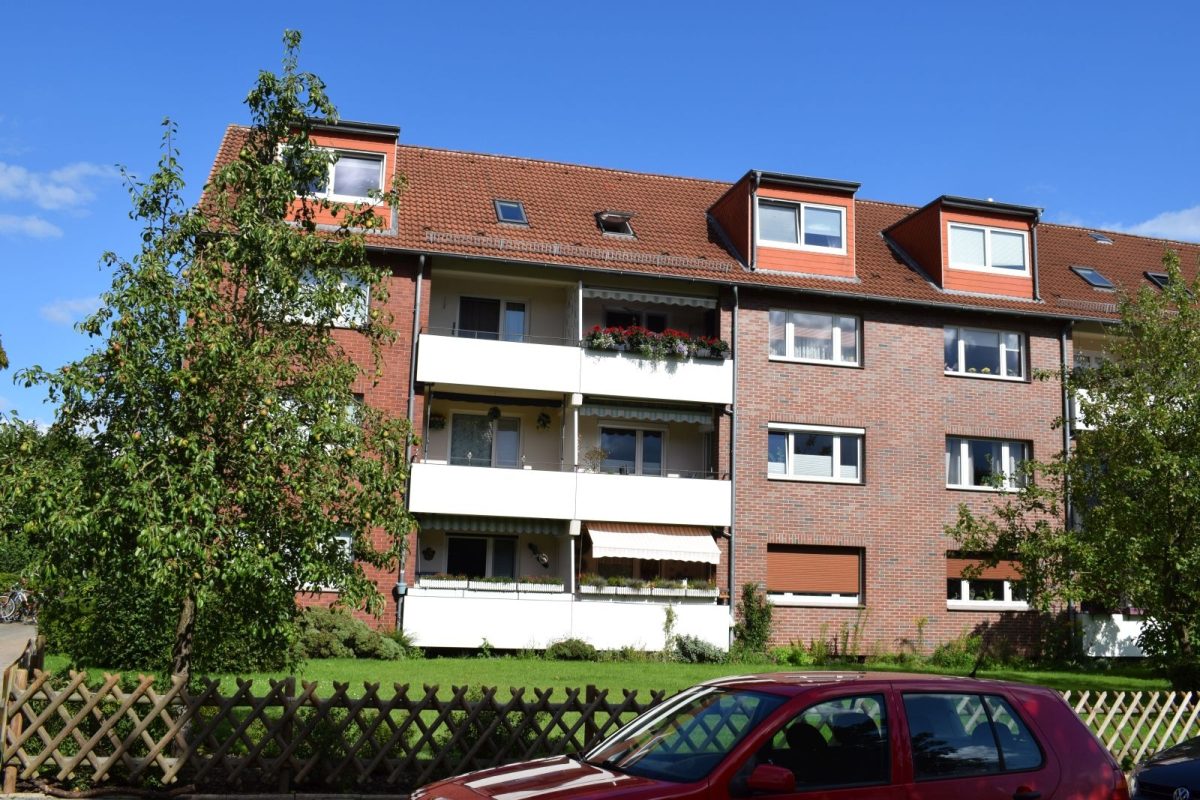 Immobilienangebot - Kiel - Alle - 4 x 3-Zimmer-Wohnungspaket mit 14 Garagen, 3 Stellplätzen und erheblichen Steigerungspotenzial