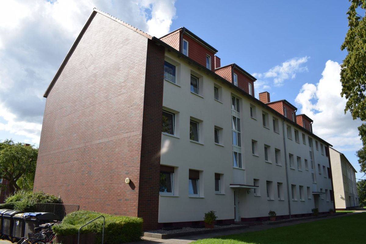 Immobilienangebot - Kiel - Alle - 4 x 3-Zimmer-Wohnungspaket mit 14 Garagen, 3 Stellplätzen und erheblichen Steigerungspotenzial