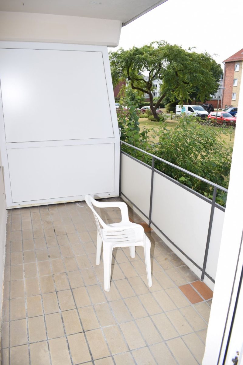 Immobilienangebot - Kiel - Alle - 4 x 3-Zimmer-Wohnungspaket mit 14 Garagen, 3 Stellplätzen und erheblichen Steigerungspotenzial