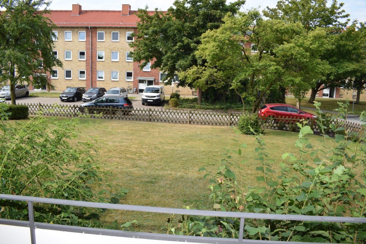 Immobilienangebot - Kiel - Alle - 4 x 3-Zimmer-Wohnungspaket mit 14 Garagen, 3 Stellplätzen und erheblichen Steigerungspotenzial