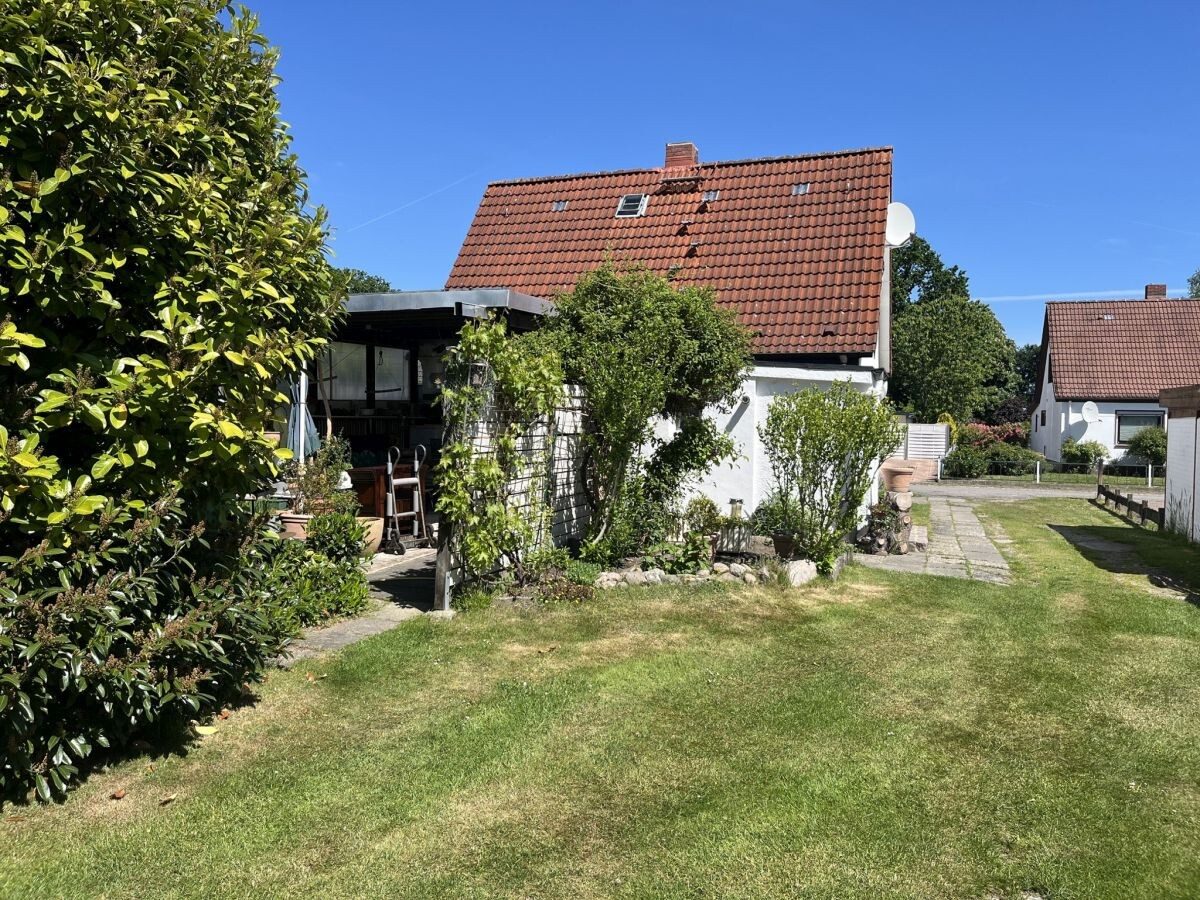 Immobilienangebot - Quarnbek / Flemhude - Alle - Täglich Ferien von der Stadt – kleines EFH mit großem Garten in Flemhude