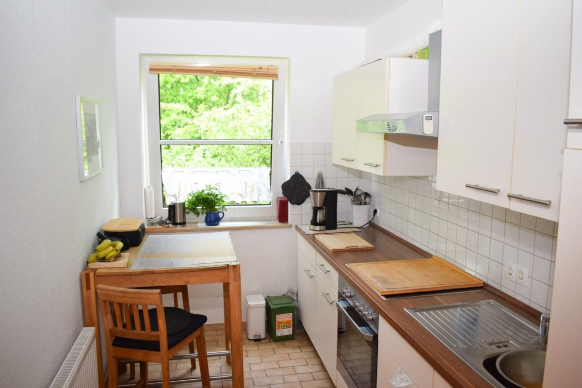 Immobilienangebot - Kiel - Alle - Vermietete 2-Zimmer-Eigentumswohnung mit zwei
Terrassen, Garten und PKW-Stellplatz in Wellsee