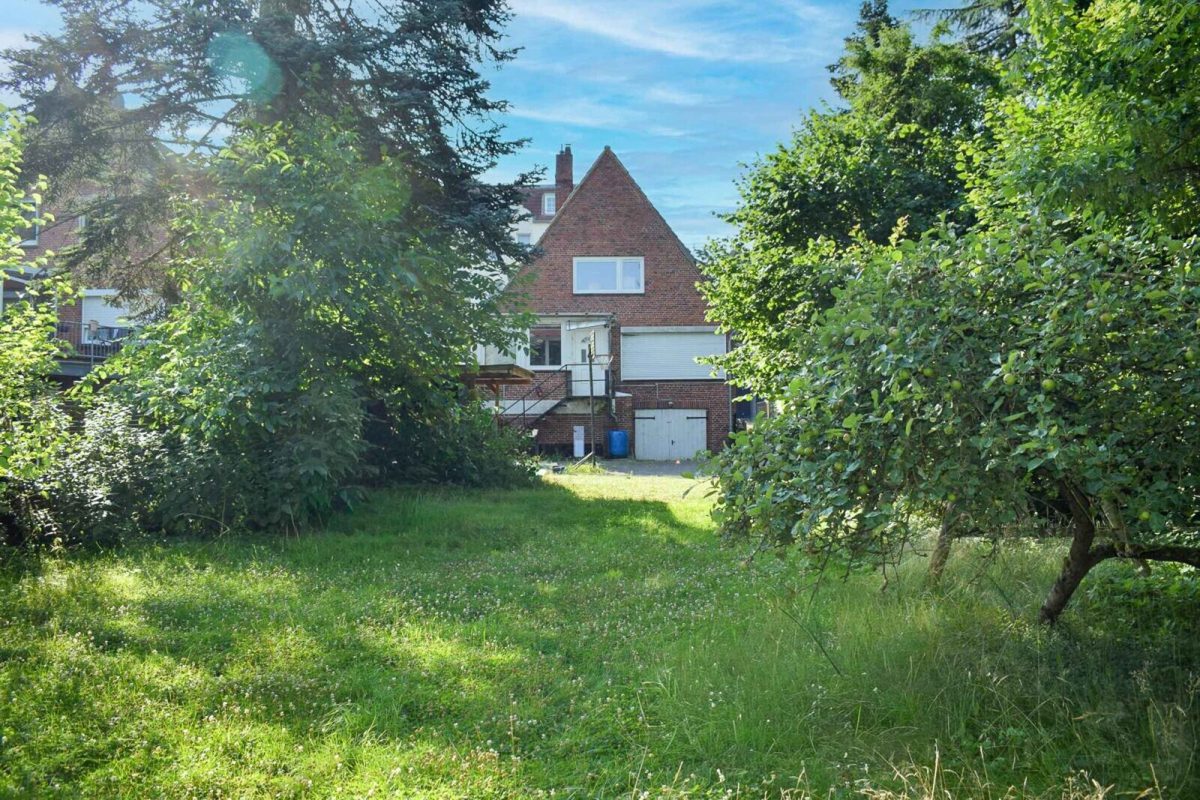 Immobilienangebot - Kiel / Hassee - Grundstücke - 1182 m² großes Baugrundstück mit Altbestand (Abrissobjekt) in 24113 Kiel-Hassee