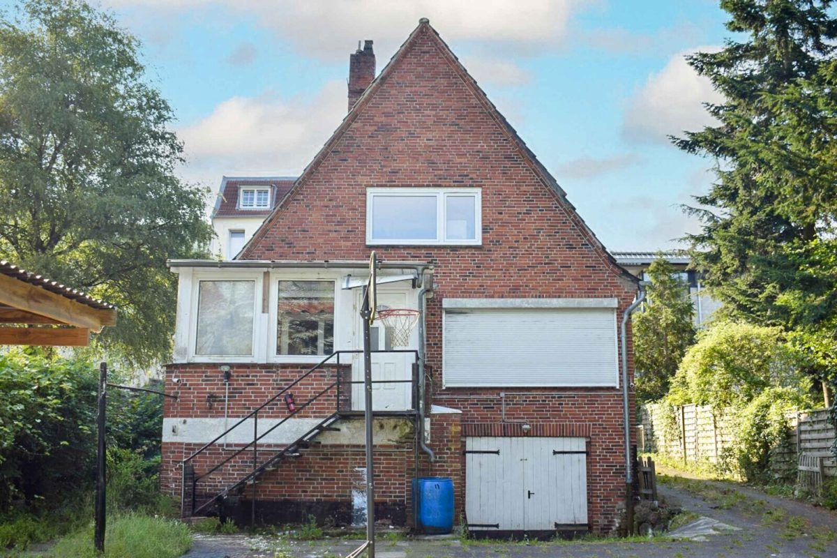 Immobilienangebot - Kiel / Hassee - Grundstücke - 1182 m² großes Baugrundstück mit Altbestand (Abrissobjekt) in 24113 Kiel-Hassee