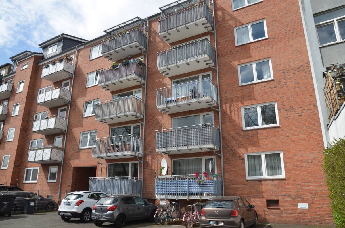Immobilienangebot - Kiel - Alle - Neuausbau 1991 - helle 2-Zi.-DG-ETW (zzt. vermietet) mit optionalem PKW-Stellplatz in Uninähe