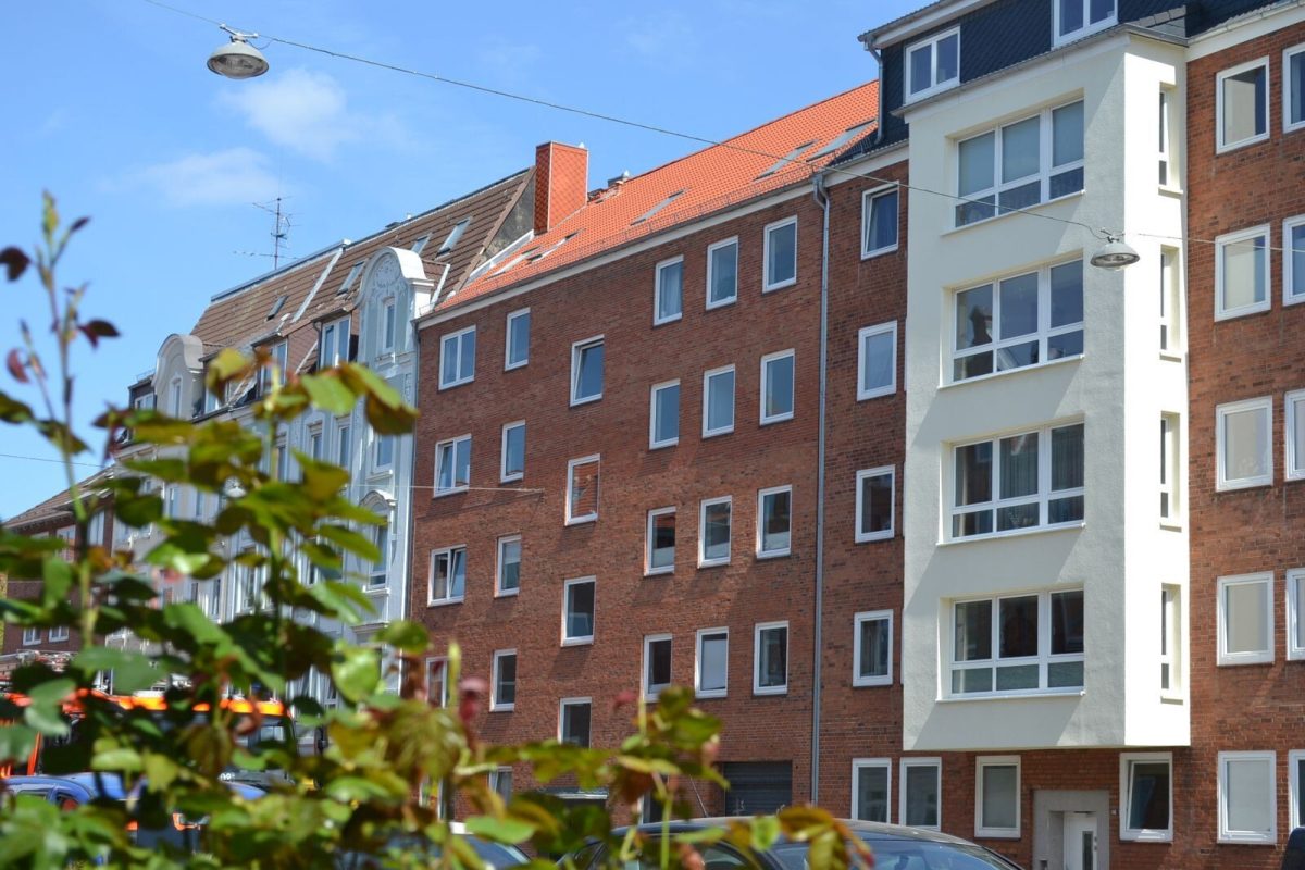 Immobilienangebot - Kiel - Alle - Neuausbau 1991 - helle 2-Zi.-DG-ETW (zzt. vermietet) mit optionalem PKW-Stellplatz in Uninähe